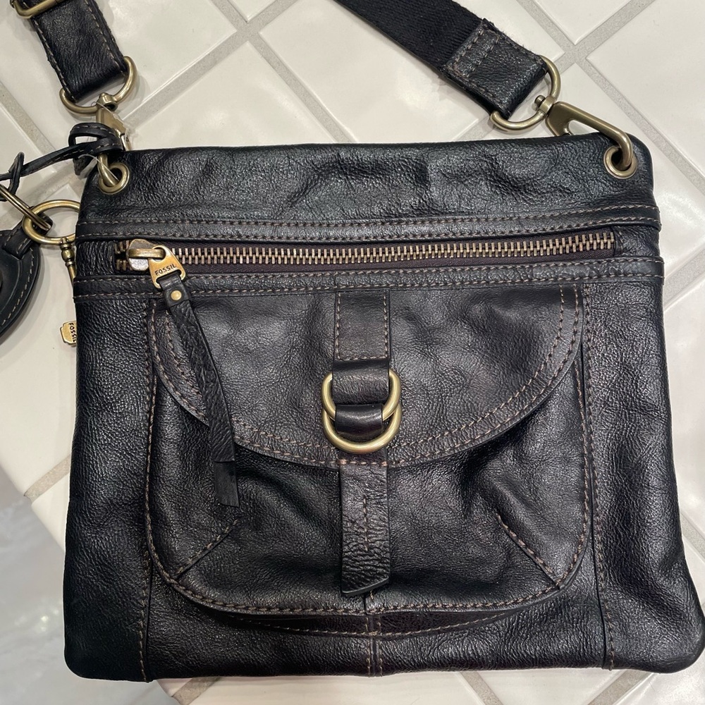 Fossil genuine leather medium size NWOT
